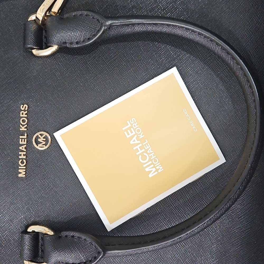 New MICHAEL Michael Kors Cindy Medium Saffiano Leather Dome Satchel Black - Picture 3 of 7